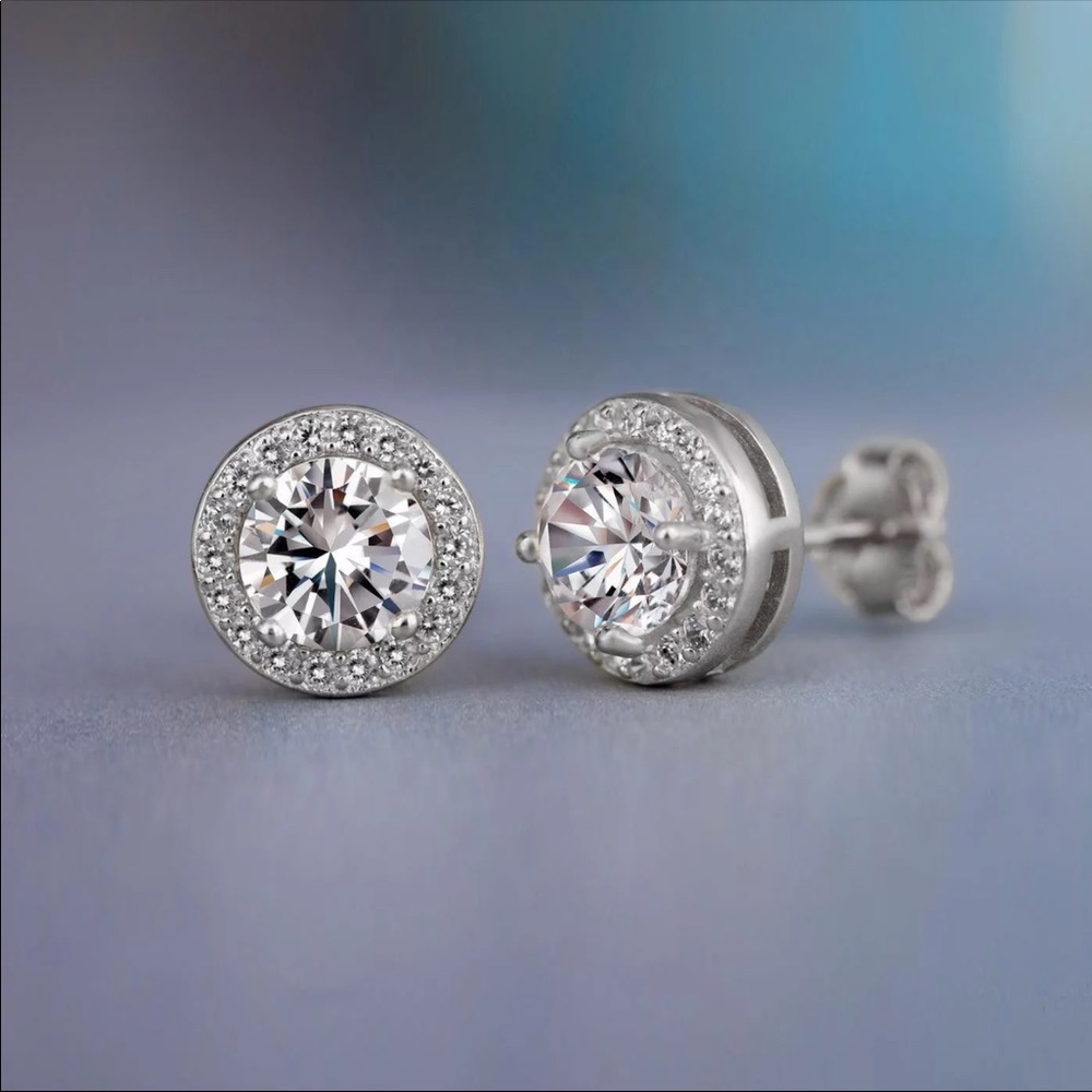 NEW 925 Silver Diamond Round Stud Earrings - Picture 1 of 1